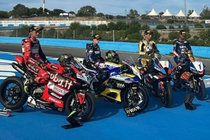 Dikumpulkan dengan Para Juara Lainnya