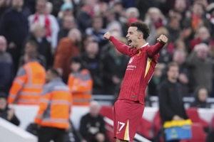 Memuji Masterclass Curtis Jones Yang Bikin Liverpool Bungkam Chelsea