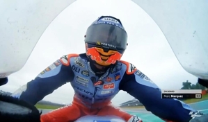 Ritsleting baju balap Marc Marquez terbuka dalam balapan utama MotoGP Thailand 2024. (c) Dorna Sports/MotoGP