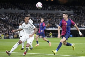 Lini Belakang Bermasalah