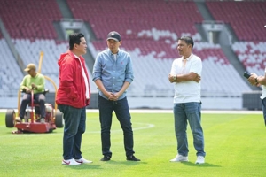 Erick Thohir Cek Rumput SUGBK Jelang Timnas Indonesia Vs Jepang, Begini Hasilnya: Rumput Terbaik yang Pernah Saya Rasakan