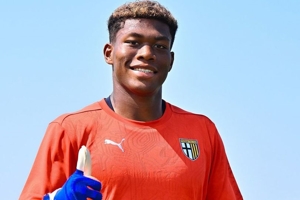 Kiper Timnas Jepang, Zion Suzuki Lempar Komentar Soal Rumput GBK yang 'Agak Panjang'