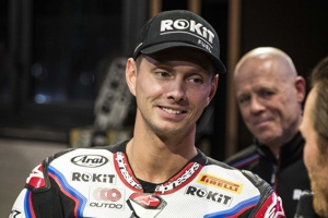 Pembalap ROKiT BMW Motorrad WorldSBK, Michael van der Mark (c) AP Photo