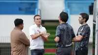 Sambil Blusukan di Pertandingan BRI Liga 1, Asisten Pelatih Timnas Indonesia Nikmati Keindahan Candi Borobudur