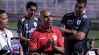 Simon Tahamata Datang, Mantan Pelatih Persipura Jayapura Gugah PSSI untuk Gelar Kompetisi Usia Muda yang Panjang dan Rutin