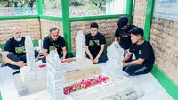 Jelang Ultah ke-98, Persebaya Ziarah ke Makam Pendiri bersama Eduardo Perez