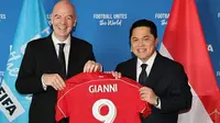 Erick Thohir Berikan Jersey Timnas Indonesia ke Presiden FIFA, Nomor Punggung 9 Bertuliskan Gianni