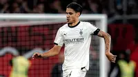 Rapor Kevin Diks usai Monchengladbach Digasak Frankfurt di Bundesliga: Kebobolan 5 Gol dalam 45 Menit Plus Kena Kartu Kuning
